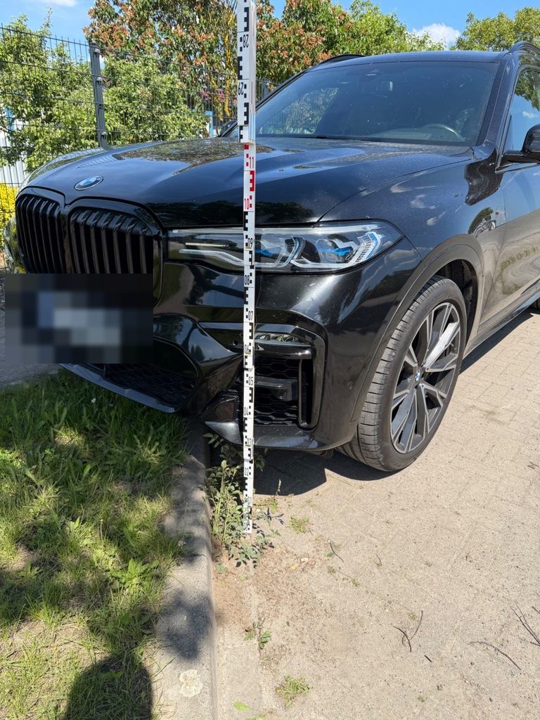 Begutachtung eines SUV mit Frontschaden